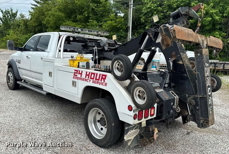 image for item EN4588 2017 Dodge Ram 5500HD Laramie Crew Cab tow truck