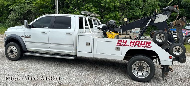 image for item EN4588 2017 Dodge Ram 5500HD Laramie Crew Cab tow truck
