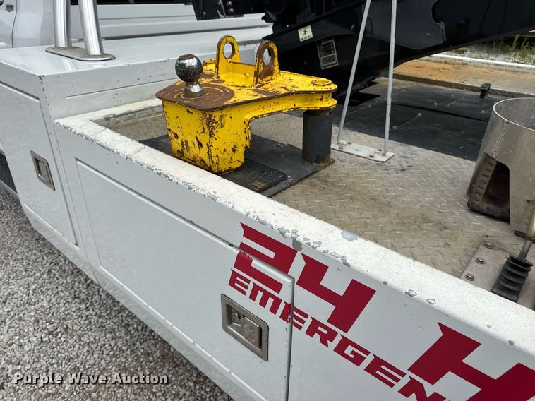 image for item EN4588 2017 Dodge Ram 5500HD Laramie Crew Cab tow truck