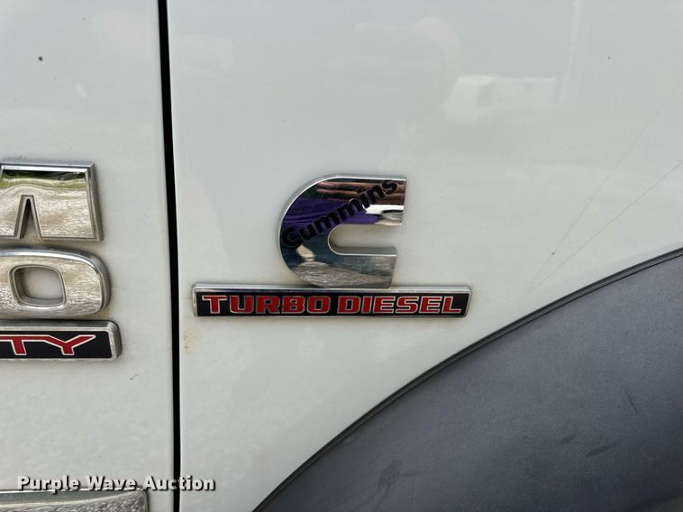 image for item EN4588 2017 Dodge Ram 5500HD Laramie Crew Cab tow truck