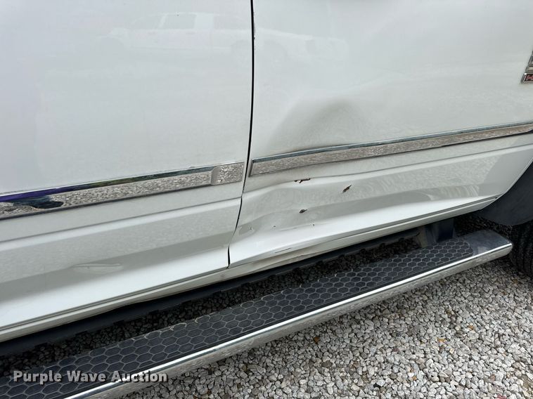 image for item EN4588 2017 Dodge Ram 5500HD Laramie Crew Cab tow truck