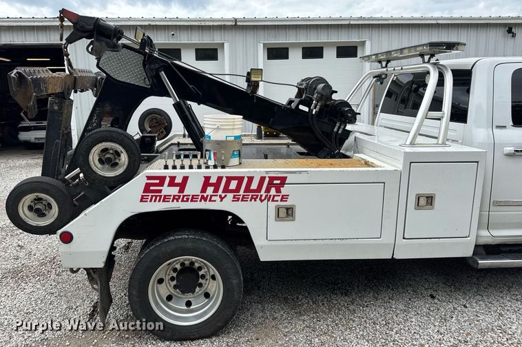 image for item EN4588 2017 Dodge Ram 5500HD Laramie Crew Cab tow truck