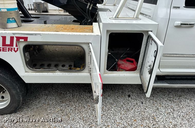 image for item EN4588 2017 Dodge Ram 5500HD Laramie Crew Cab tow truck