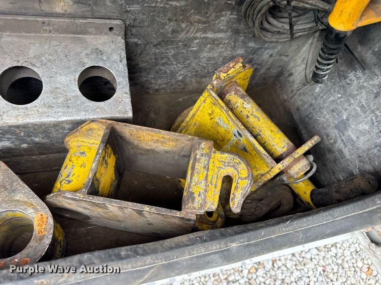 image for item EN4588 2017 Dodge Ram 5500HD Laramie Crew Cab tow truck