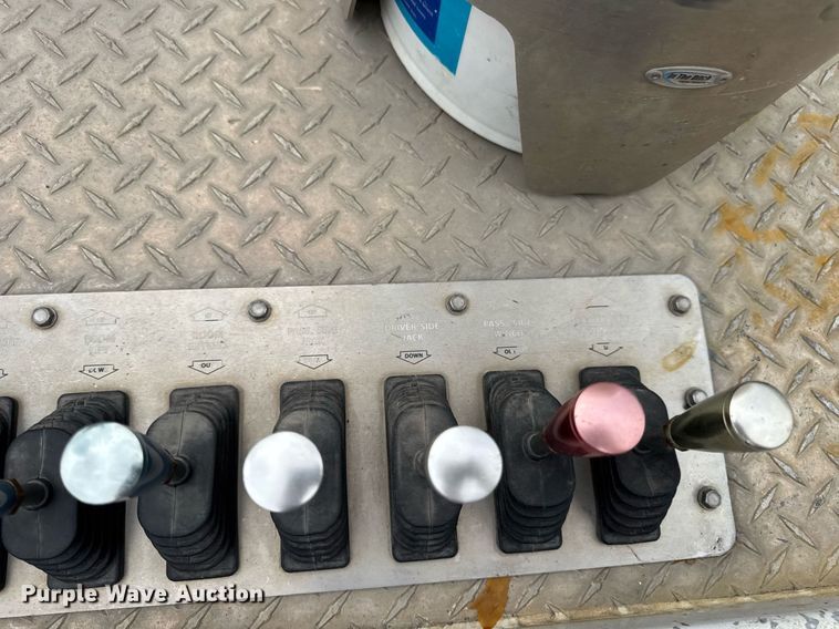 image for item EN4588 2017 Dodge Ram 5500HD Laramie Crew Cab tow truck