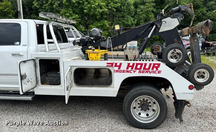 image for item EN4588 2017 Dodge Ram 5500HD Laramie Crew Cab tow truck