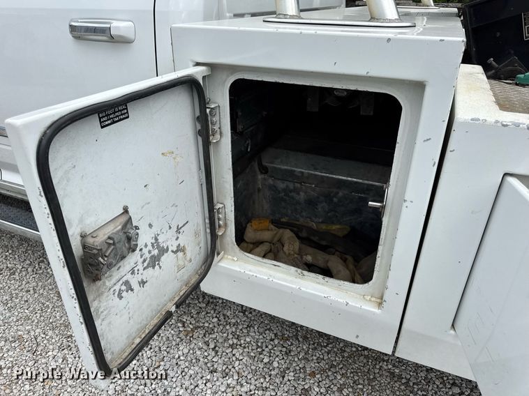 image for item EN4588 2017 Dodge Ram 5500HD Laramie Crew Cab tow truck