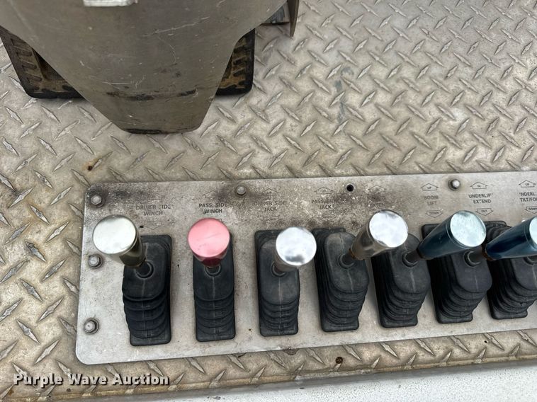 image for item EN4588 2017 Dodge Ram 5500HD Laramie Crew Cab tow truck