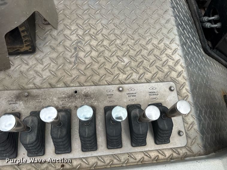 image for item EN4588 2017 Dodge Ram 5500HD Laramie Crew Cab tow truck