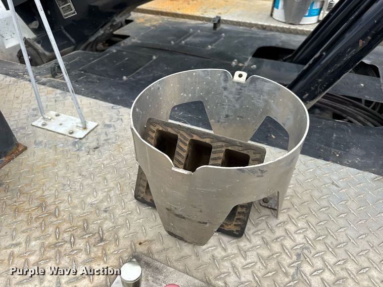 image for item EN4588 2017 Dodge Ram 5500HD Laramie Crew Cab tow truck