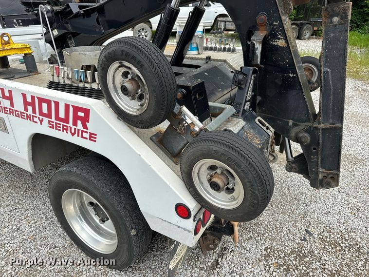 image for item EN4588 2017 Dodge Ram 5500HD Laramie Crew Cab tow truck