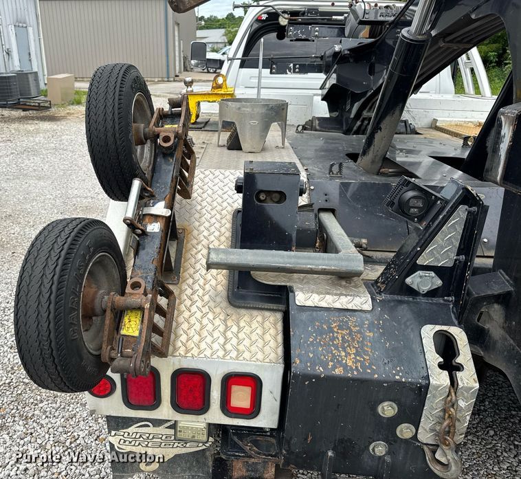 image for item EN4588 2017 Dodge Ram 5500HD Laramie Crew Cab tow truck