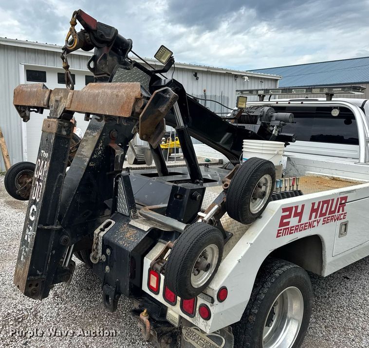 image for item EN4588 2017 Dodge Ram 5500HD Laramie Crew Cab tow truck