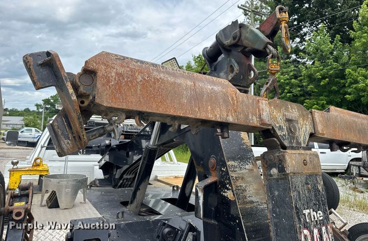 image for item EN4588 2017 Dodge Ram 5500HD Laramie Crew Cab tow truck