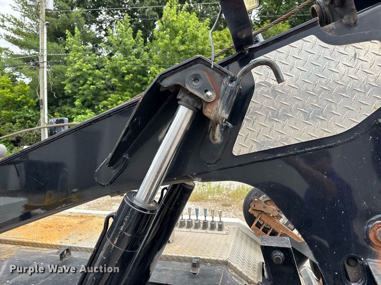 image for item EN4588 2017 Dodge Ram 5500HD Laramie Crew Cab tow truck