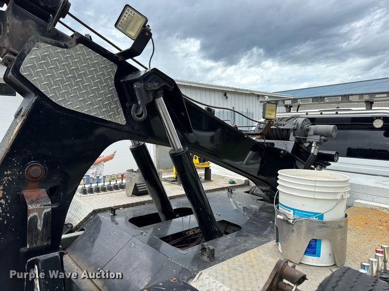 image for item EN4588 2017 Dodge Ram 5500HD Laramie Crew Cab tow truck