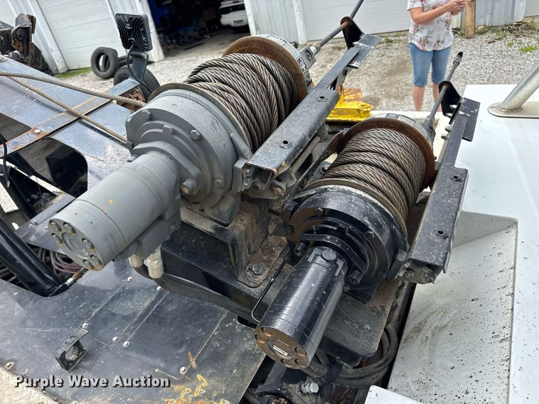 image for item EN4588 2017 Dodge Ram 5500HD Laramie Crew Cab tow truck