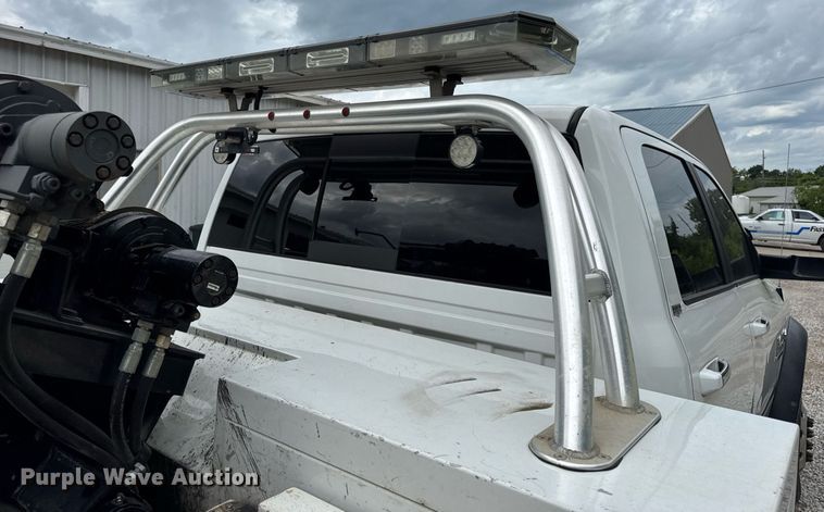 image for item EN4588 2017 Dodge Ram 5500HD Laramie Crew Cab tow truck