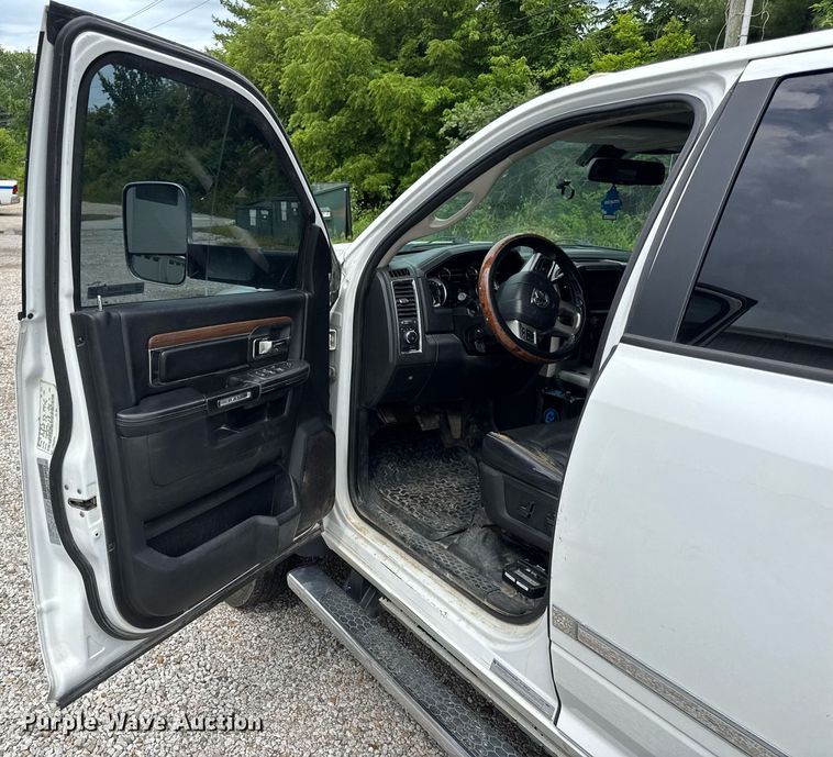 image for item EN4588 2017 Dodge Ram 5500HD Laramie Crew Cab tow truck