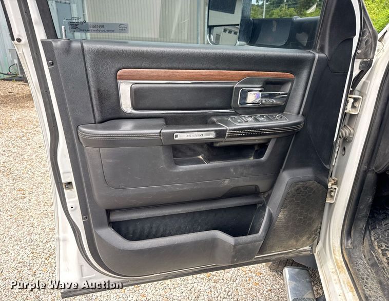 image for item EN4588 2017 Dodge Ram 5500HD Laramie Crew Cab tow truck