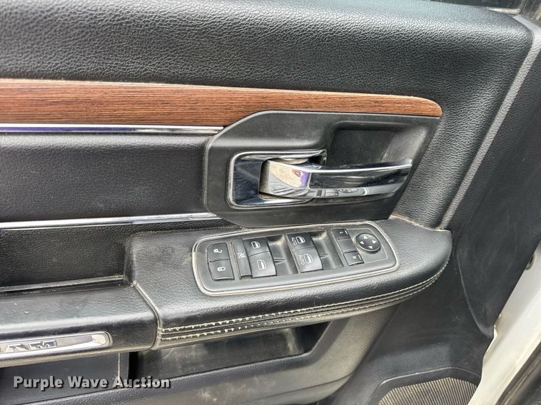 image for item EN4588 2017 Dodge Ram 5500HD Laramie Crew Cab tow truck