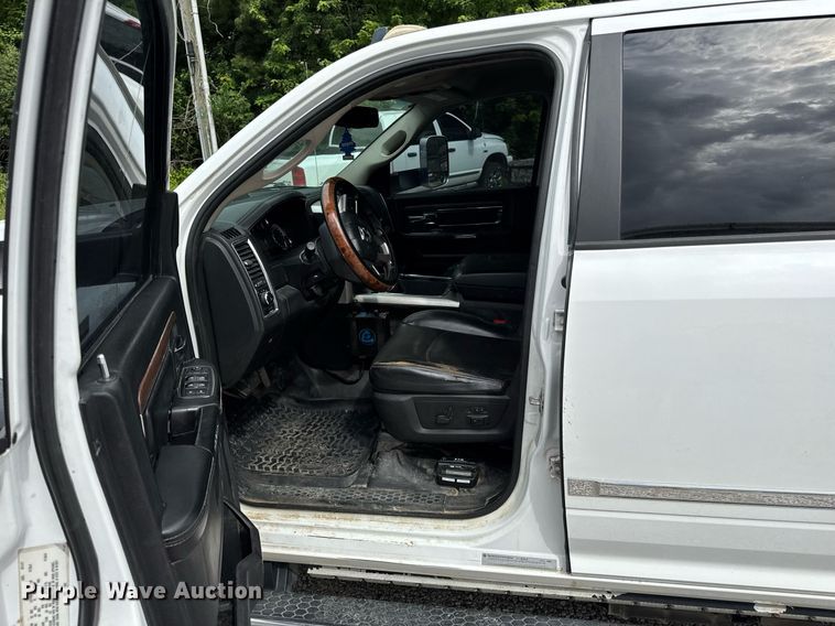 image for item EN4588 2017 Dodge Ram 5500HD Laramie Crew Cab tow truck