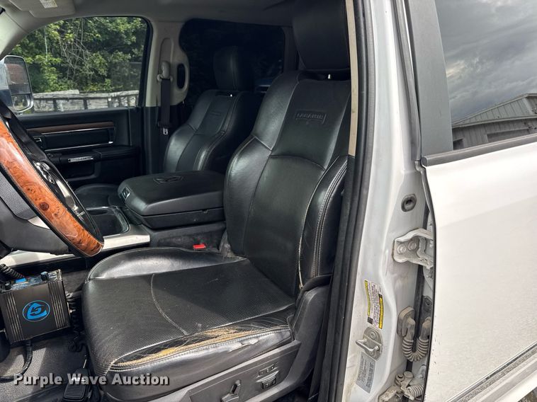 image for item EN4588 2017 Dodge Ram 5500HD Laramie Crew Cab tow truck