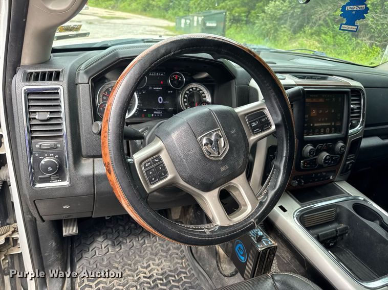 image for item EN4588 2017 Dodge Ram 5500HD Laramie Crew Cab tow truck