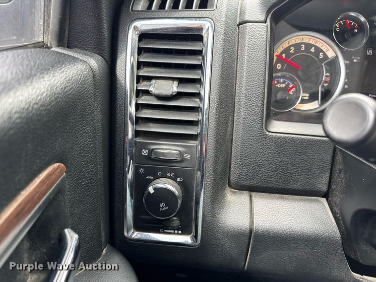 image for item EN4588 2017 Dodge Ram 5500HD Laramie Crew Cab tow truck