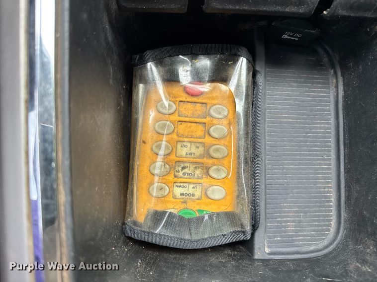 image for item EN4588 2017 Dodge Ram 5500HD Laramie Crew Cab tow truck