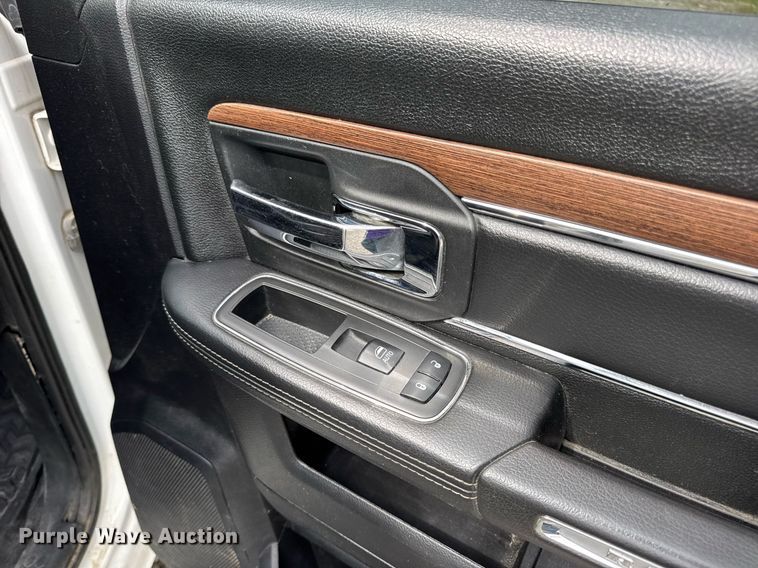 image for item EN4588 2017 Dodge Ram 5500HD Laramie Crew Cab tow truck