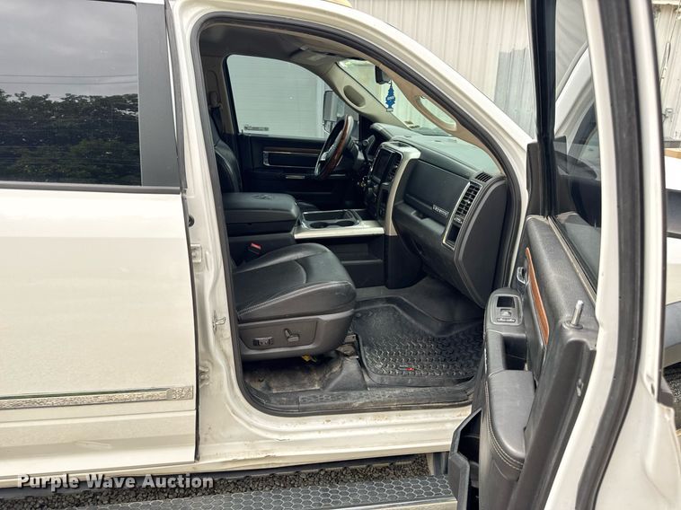 image for item EN4588 2017 Dodge Ram 5500HD Laramie Crew Cab tow truck