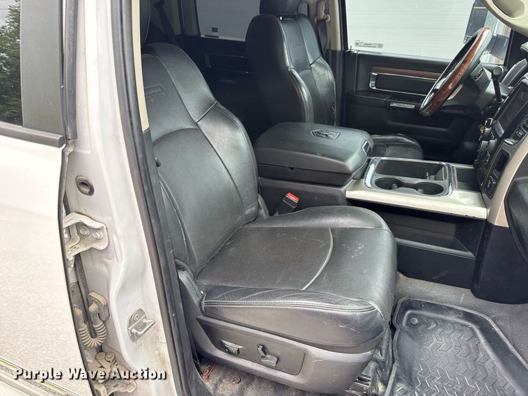 image for item EN4588 2017 Dodge Ram 5500HD Laramie Crew Cab tow truck