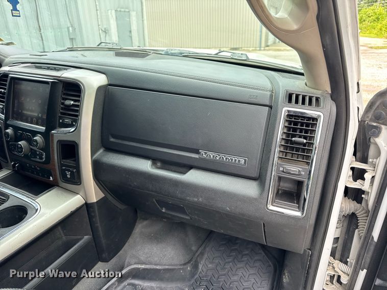 image for item EN4588 2017 Dodge Ram 5500HD Laramie Crew Cab tow truck