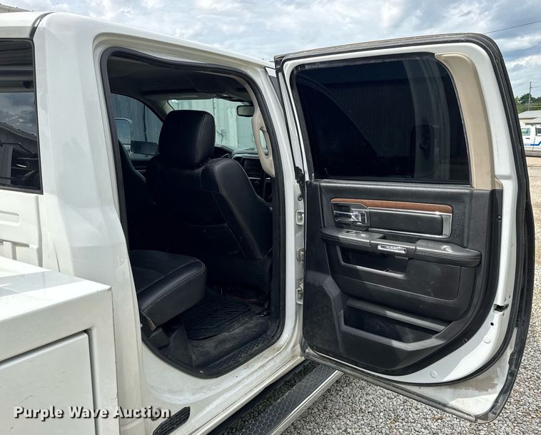 image for item EN4588 2017 Dodge Ram 5500HD Laramie Crew Cab tow truck