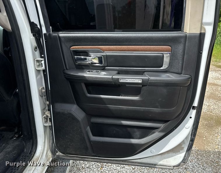 image for item EN4588 2017 Dodge Ram 5500HD Laramie Crew Cab tow truck