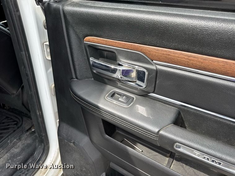 image for item EN4588 2017 Dodge Ram 5500HD Laramie Crew Cab tow truck