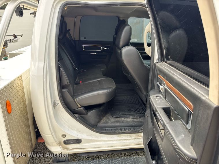 image for item EN4588 2017 Dodge Ram 5500HD Laramie Crew Cab tow truck