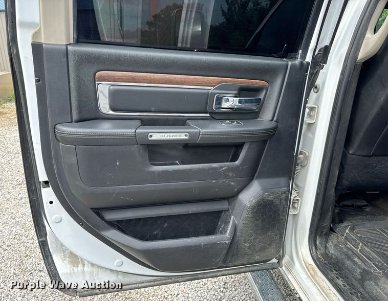 image for item EN4588 2017 Dodge Ram 5500HD Laramie Crew Cab tow truck