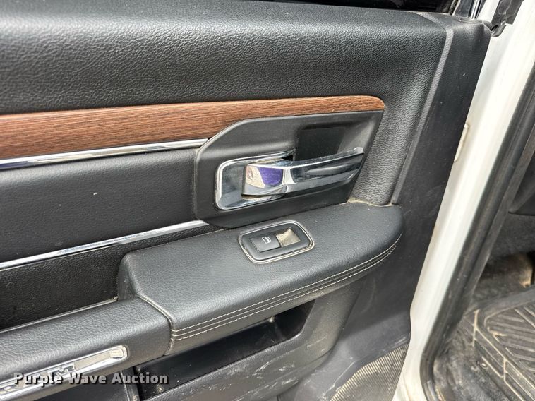 image for item EN4588 2017 Dodge Ram 5500HD Laramie Crew Cab tow truck