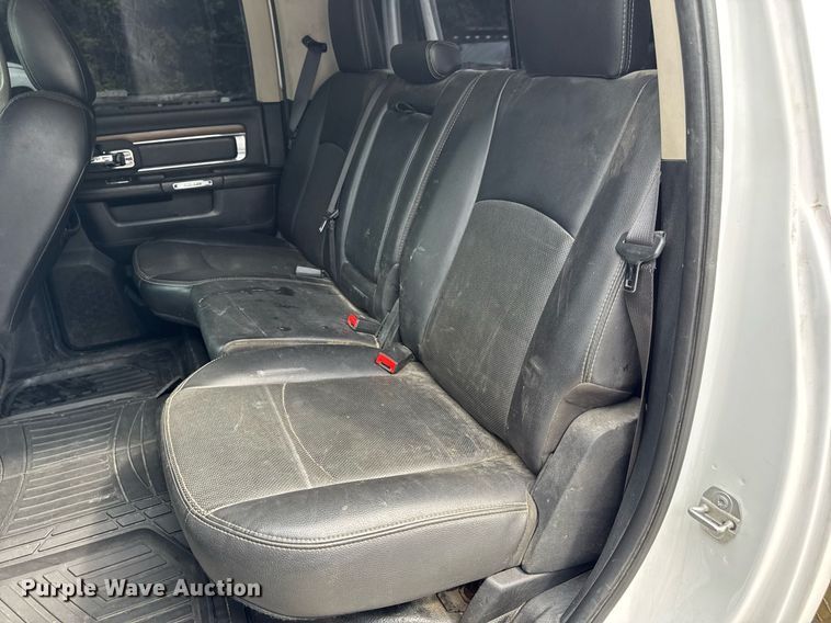 image for item EN4588 2017 Dodge Ram 5500HD Laramie Crew Cab tow truck