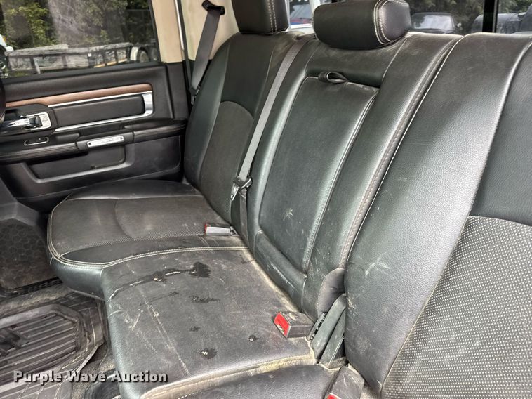 image for item EN4588 2017 Dodge Ram 5500HD Laramie Crew Cab tow truck