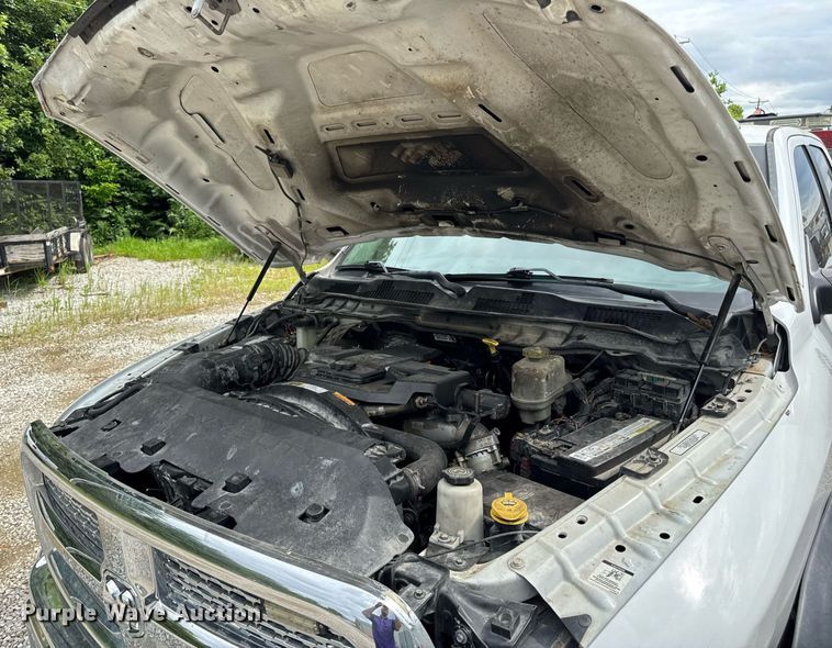 image for item EN4588 2017 Dodge Ram 5500HD Laramie Crew Cab tow truck