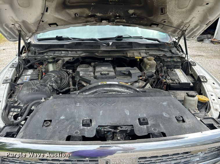 image for item EN4588 2017 Dodge Ram 5500HD Laramie Crew Cab tow truck