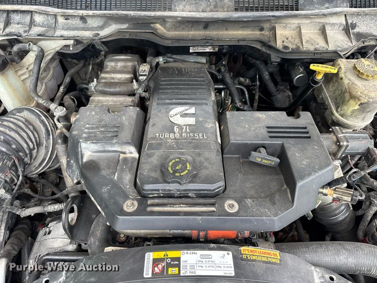 image for item EN4588 2017 Dodge Ram 5500HD Laramie Crew Cab tow truck