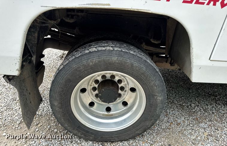 image for item EN4588 2017 Dodge Ram 5500HD Laramie Crew Cab tow truck