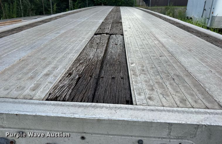 image for item EN4589 2005 Fontaine AFTW-5-8048WSAWI flatbed trailer