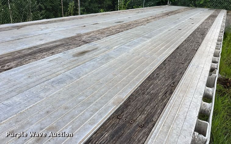 image for item EN4589 2005 Fontaine AFTW-5-8048WSAWI flatbed trailer