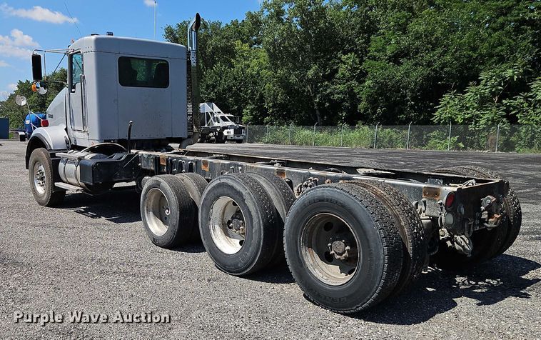 image for item EO4507 2009 Kenworth T800 truck cab and chassis