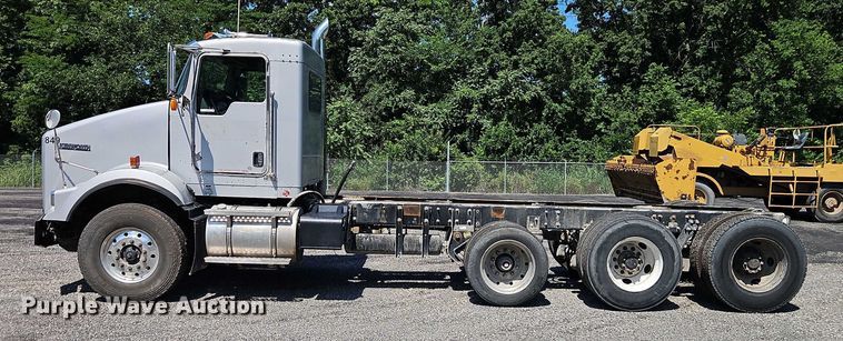 image for item EO4507 2009 Kenworth T800 truck cab and chassis